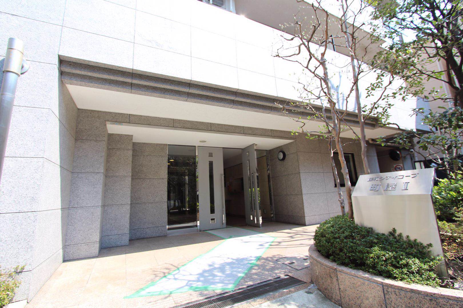 東京商業地域  前舖後居複式位  近1300呎只售約HK$400萬!
