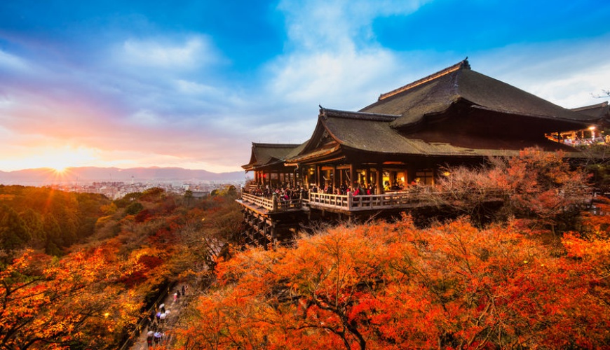 46589243 - autumn color at kiyomizu-dera temple in kyoto, japan