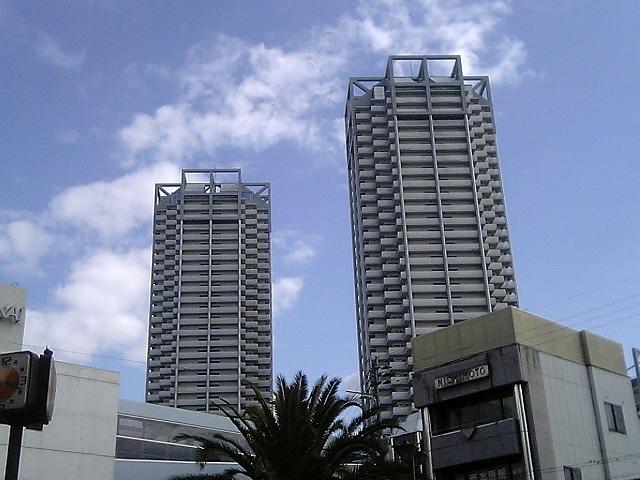20楼高层公寓+无敌景观+769呎+94呎阳台只需141万港币!!