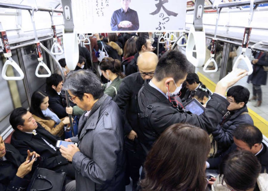 日本礼仪丨没想到最困扰日本人的电车行为是它？！