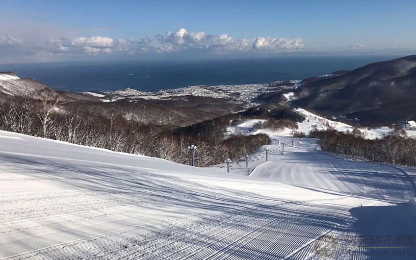 小樽1,168呎溫馨獨立屋🏡三方角地🚗鄰近著名景點👺兩個滑雪場🏂
