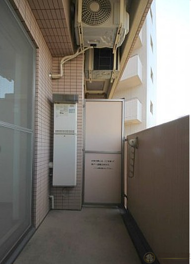 大阪主要商業區梅田🌃 2000年後公寓🎆 樓底高單位附閣樓, 8分鐘徒步到車站🤞